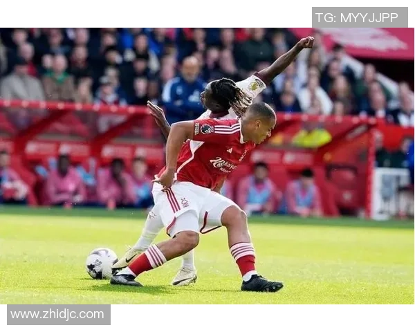 阿森纳与雷恩首回合激战比分揭晓双方争夺激烈引人关注